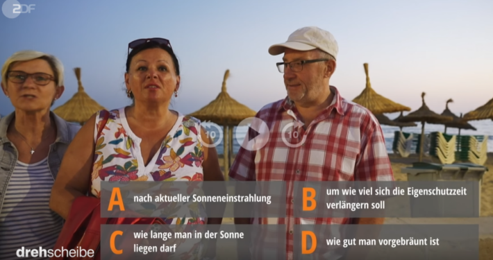 Zwei Frauen und ein Mann am Strand: Man sieht die vier möglichen Quiz-Antworten zur Frage, welchen Lichtschutzfaktor man wählen sollte.